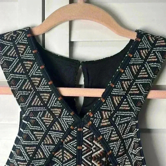 BCBGMAXAZRIA Aztec Pull On Stretch Mini Dress Size Small Navy Multi - Picture 3 of 9